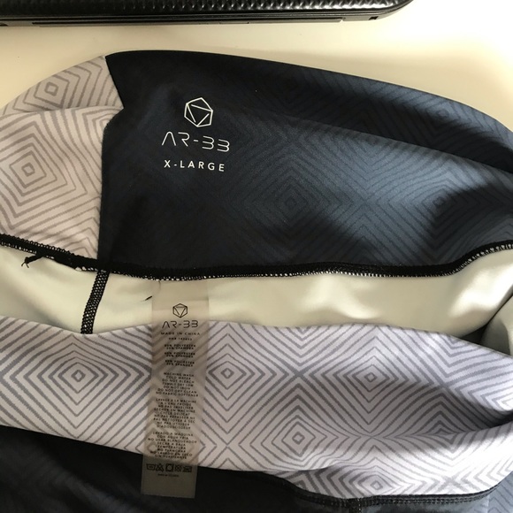 AR-33 Alpha Geometric Pattern Ombré Legging XL - Picture 7 of 8